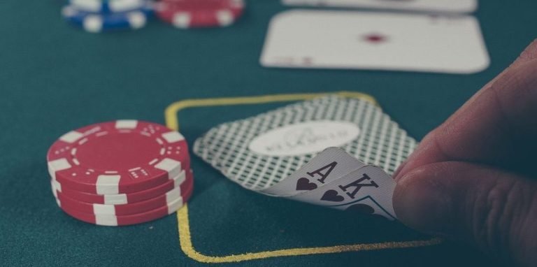 Studio live Casino Hold'em di koko88 dengan dealer profesional